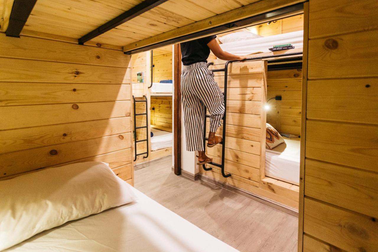 Island Hostels קולומבו מראה חיצוני תמונה A capsule hotel in Tokyo