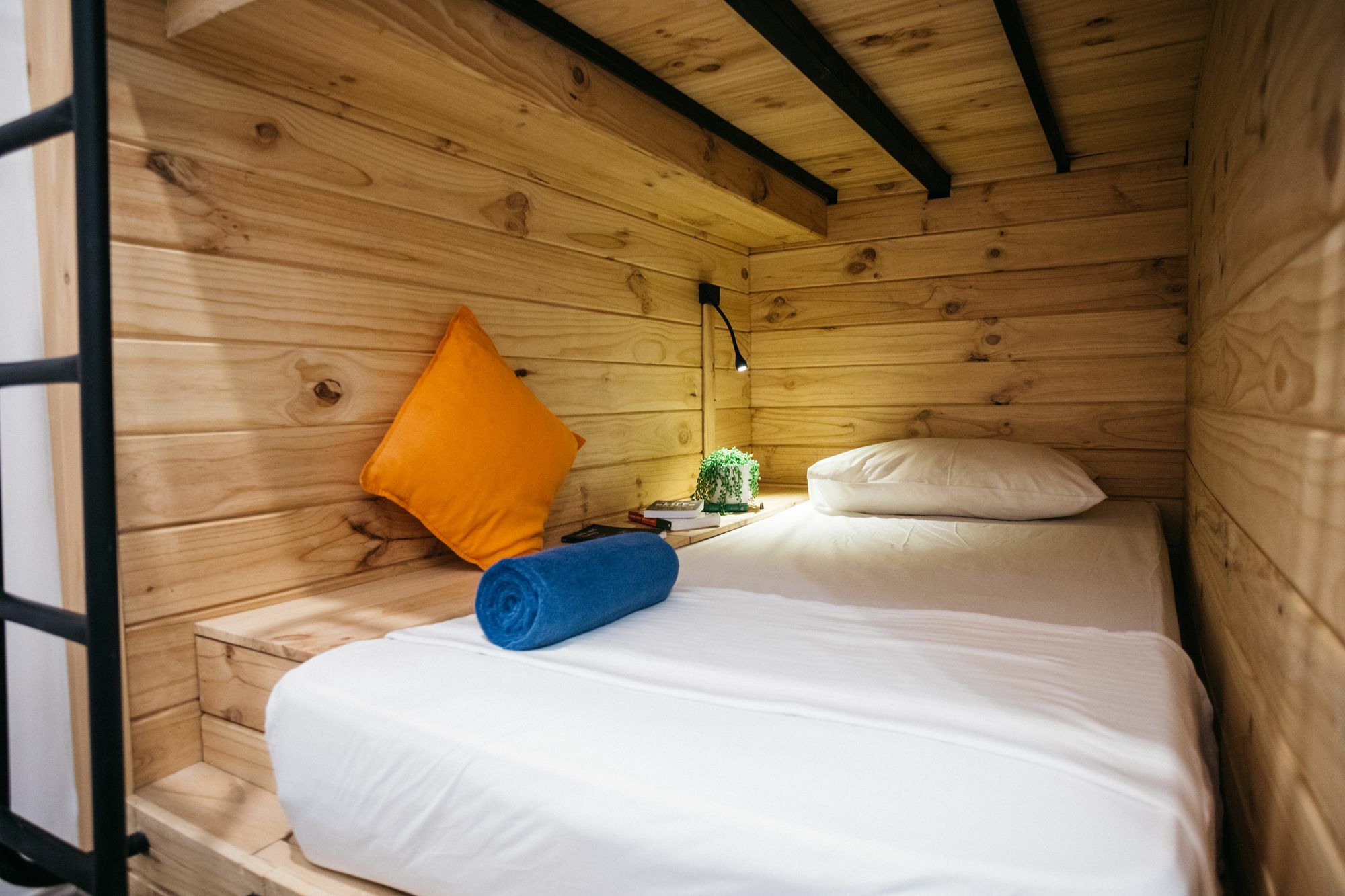 Island Hostels קולומבו מראה חיצוני תמונה A room at the Tree Hotel